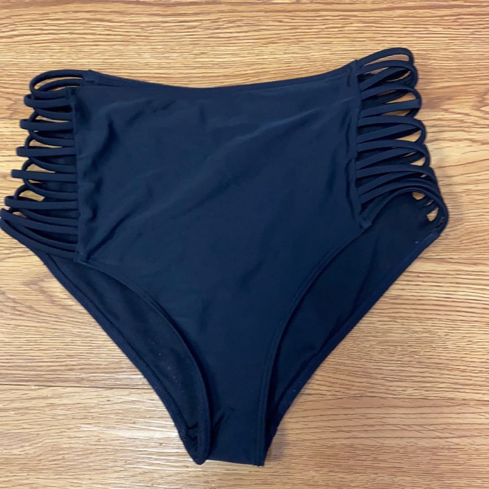black Hollister bikini bottoms